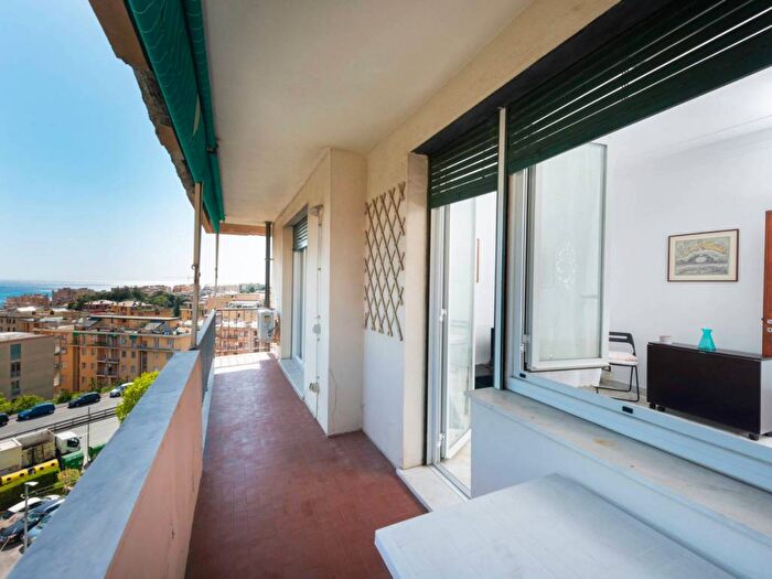 Appartamento quadrilocale in affitto in Via Simone Schiaffino, Quarto, Genova