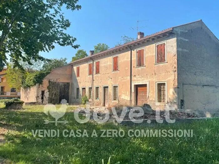 Casa quadrilocale in vendita in Via Sant' Eurosia, Villafranca Di Verona