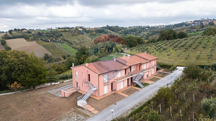 Appartamento con 5 locali in vendita in Via S Eleuterio Martire, Cupramontana