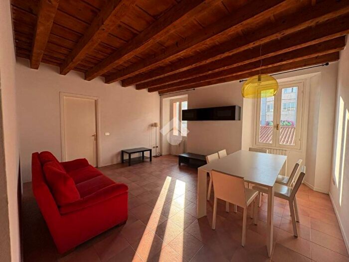 Appartamento trilocale in affitto in Via della Palazzina, Brescia Due, Brescia