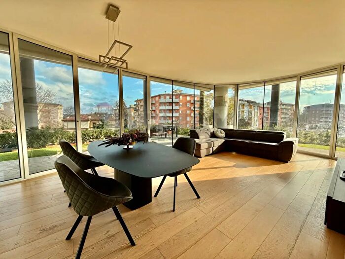 Appartamento trilocale in vendita in Via Monsignore Enrico Assi, Cremona