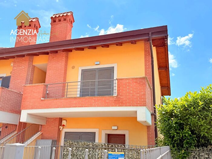 Appartamento trilocale in vendita in Via dei Salici, Rocca Di Papa