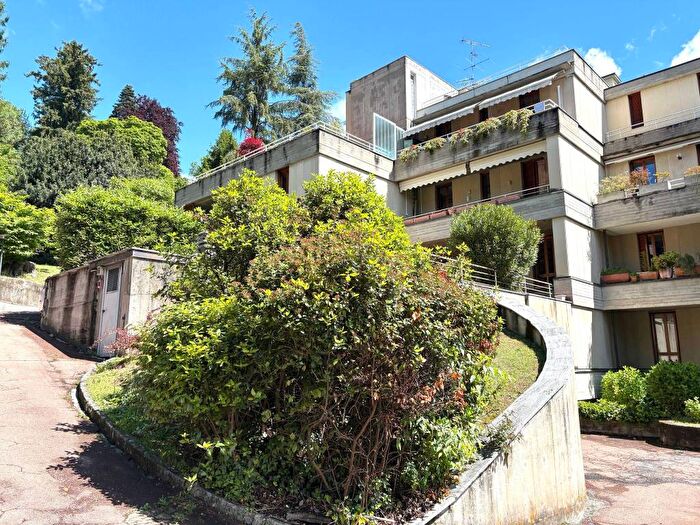 Appartamento trilocale in affitto in Via Miogni, Montello, Varese