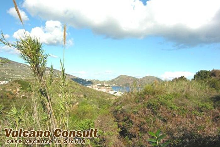 Casa trilocale in vendita in Lipari Cda Candali, Lipari