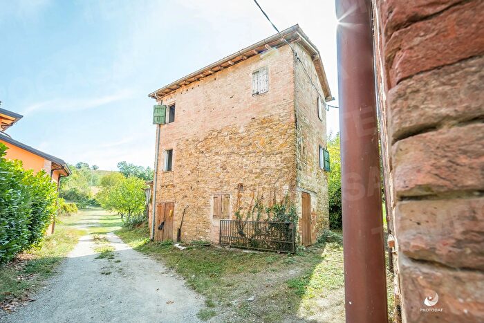 Casa quadrilocale in vendita in Maranello