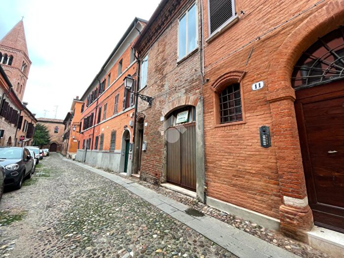 Casa quadrilocale in vendita in Via Carmelino, Ferrara