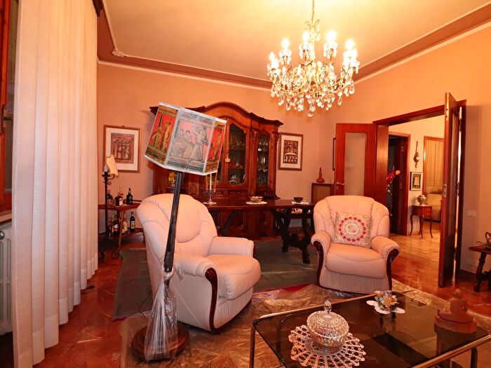 Appartamento con 6 locali in vendita in Siena in Periferia Est Scacciapensieri, Siena