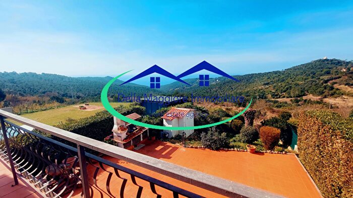 Casa con 8 locali in vendita in Via di Quercianella, Livorno