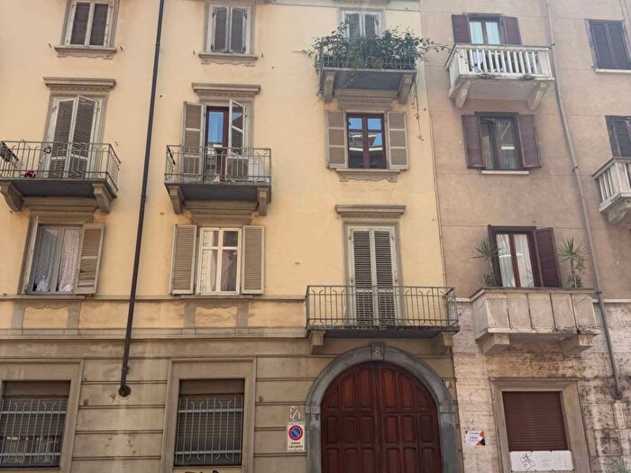 Appartamento trilocale in affitto in Via Varazze, Nizza Millefonti, Torino