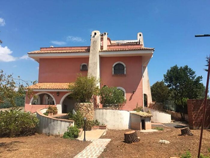 Casa con 7 locali in vendita in Siracusa