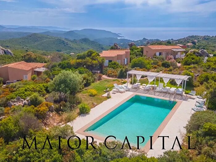 Casa con 16 locali in vendita in Trinità dAgultu e Vignola