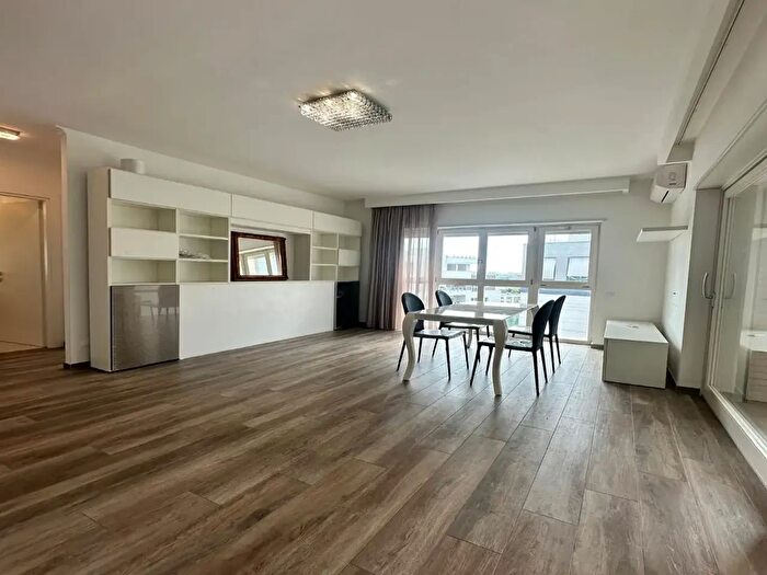 Appartamento trilocale in affitto in Via Antonio dal Zotto, Roma