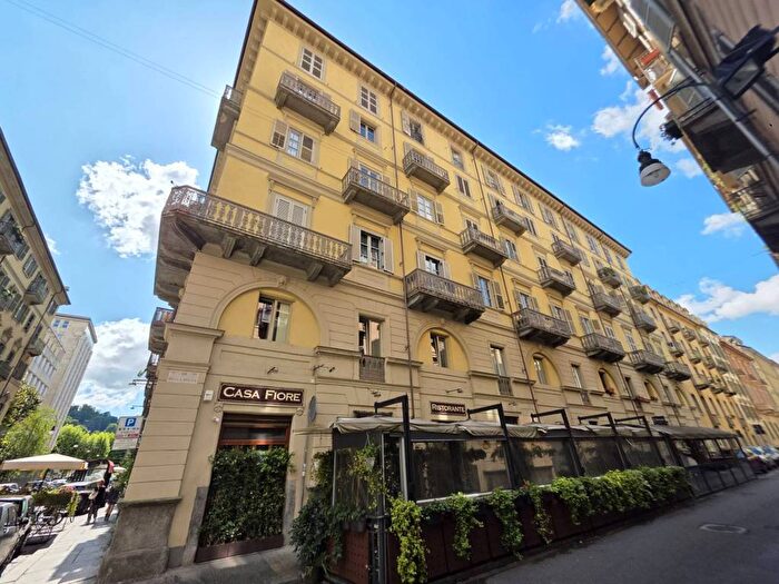 Appartamento con 5 locali in affitto in Via Giuseppe Mazzini, Via della Rocca, Torino