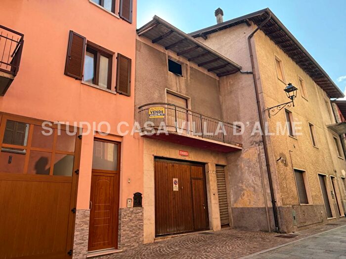 Appartamento bilocale in vendita in Via Marconi, Val Brembilla