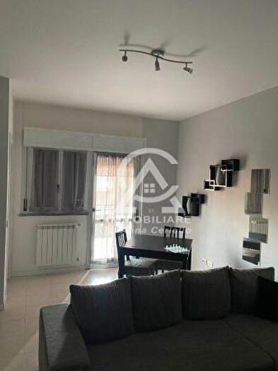 Appartamento trilocale in vendita in Via Guardiagrele, Roma