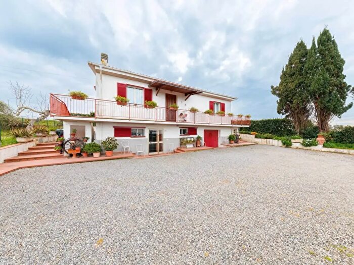 Appartamento con 5 locali in vendita in Livorno