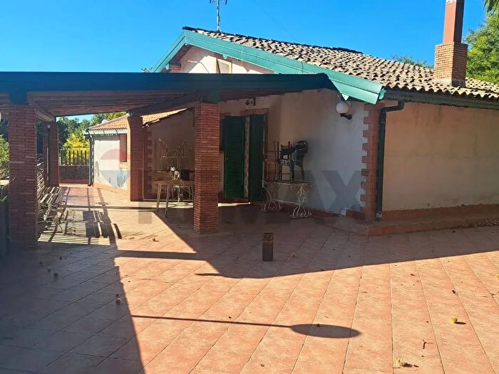 Casa quadrilocale in vendita in Via Montarello, Pedara