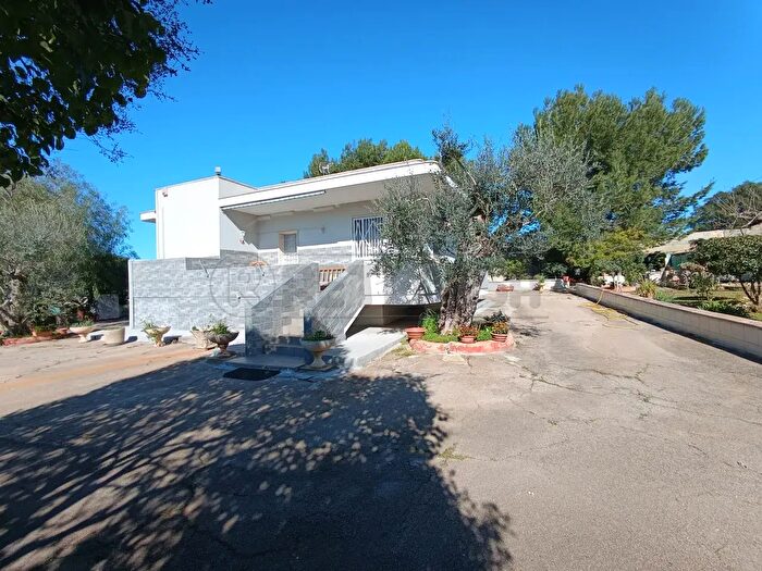Casa con 6 locali in vendita in Via B Ravenna, Gallipoli