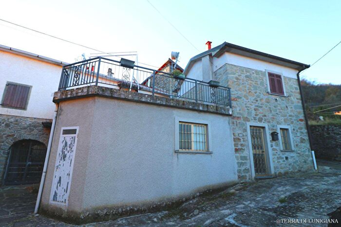 Casa quadrilocale in vendita in Torrano Chiesa, Pontremoli