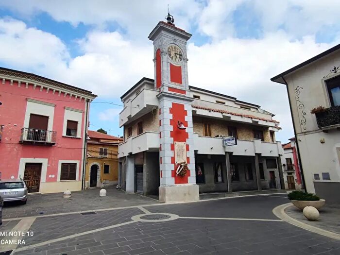Appartamento con 12 locali in vendita in Piazza Vittorio Emanuele, Rotondi
