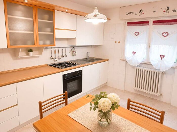 Appartamento trilocale in affitto in Viale Sapri, Marina di Ravenna, Ravenna