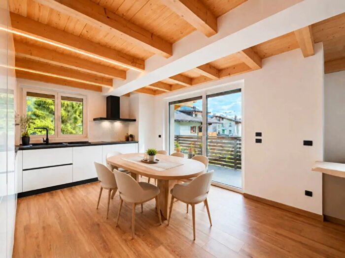 Appartamento quadrilocale in vendita in Strada Dolomites, San Giovanni di Fassa