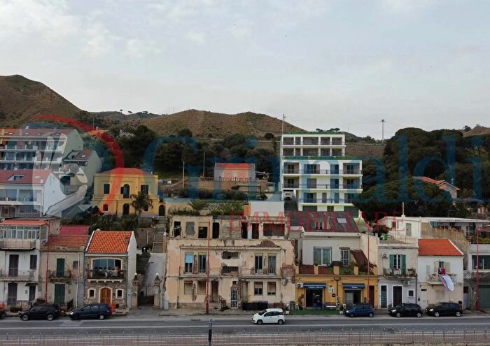 Appartamento trilocale in vendita in Via Consolare Pompea, Messina