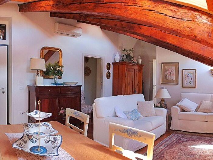 Casa quadrilocale in affitto in Via Giuseppe Mazzini, Borgo Teresiano, Trieste