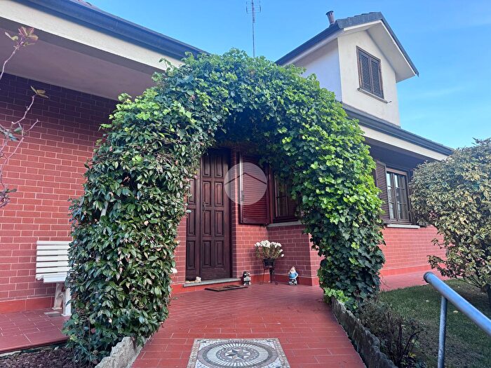 Casa con 7 locali in vendita in Via San Vittore, Rivalta Di Torino