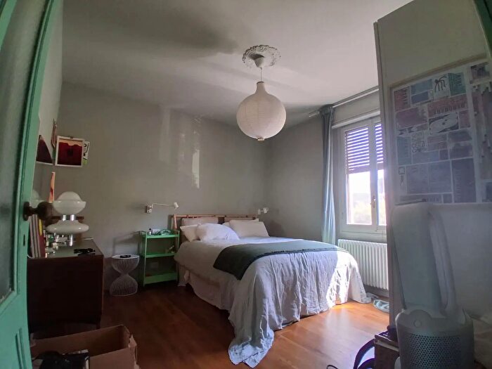 Appartamento trilocale in vendita in Via Canova, Modena