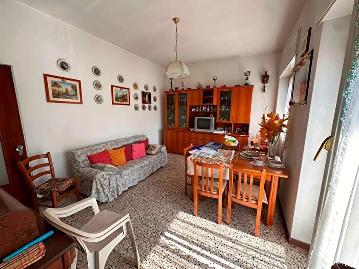 Appartamento trilocale in vendita in Via Roma, Merone