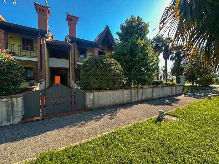 Appartamento quadrilocale in vendita in Via Palmanova, Santa Maria La Longa