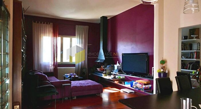 Casa con 11 locali in vendita in San Donato, Cascina