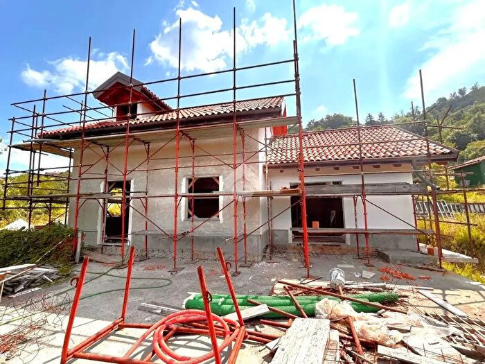 Casa con 5 locali in vendita in Via Fontane Costa Favareto, Serra Ricco'