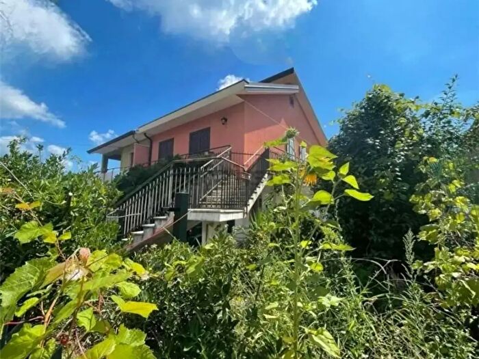 Casa con 6 locali in vendita in Via Giuseppe Mazzini, Milo