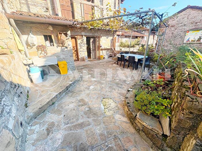 Casa con 6 locali in vendita in Frisanco