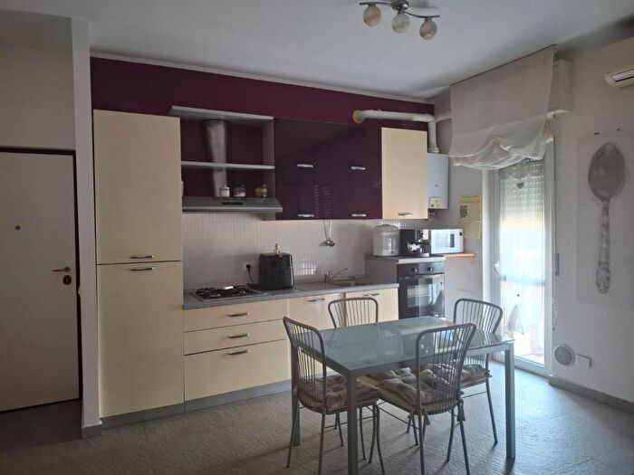 Appartamento trilocale in affitto in Via Pietro Tamburini, Viale Cremona, Pavia