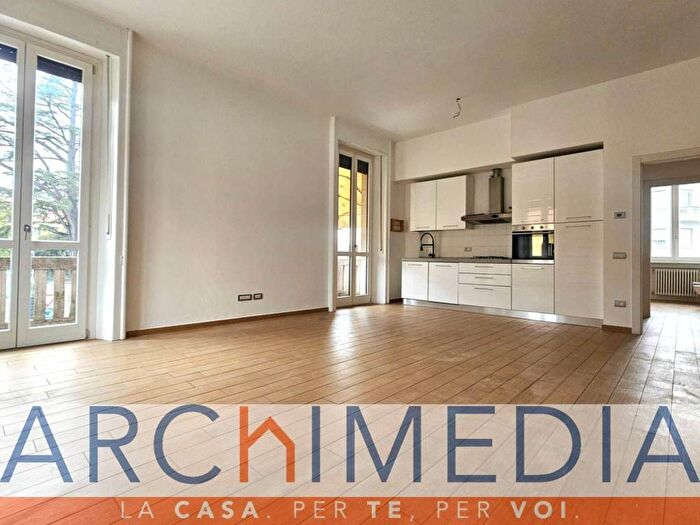 Appartamento trilocale in affitto in Via Martiri Patrioti, Centro, Malnate