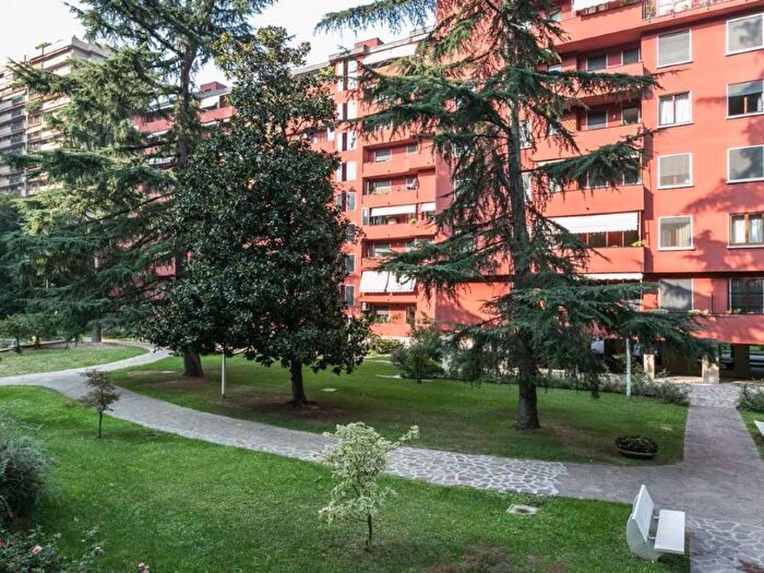 Appartamento con 5 locali in affitto in via Scheiwiller, Lodi Brenta, Milano