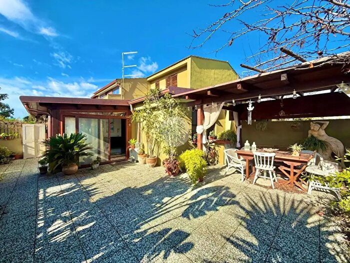 Casa con 6 locali in vendita in Via Liri, Quartu SantElena