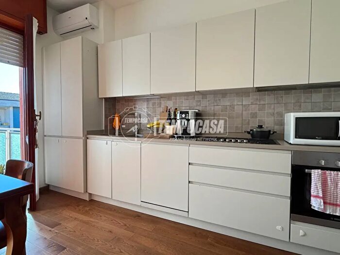 Appartamento trilocale in vendita in Via Milano, Cologno Monzese