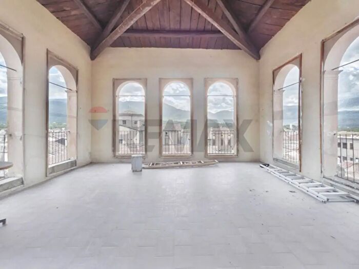 Appartamento con 10 locali in vendita in Via Roma, Sulmona