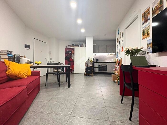 Appartamento bilocale in vendita in Via Mazzini, Sondrio