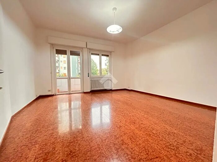 Appartamento trilocale in vendita in Via Padova, Milano