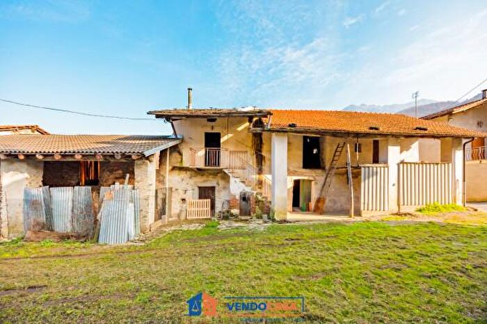 Casa con 6 locali in vendita in Via Merlat, Boves