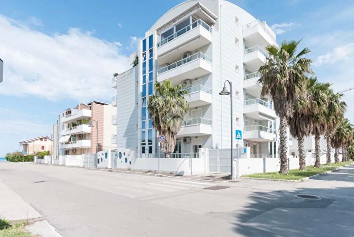 Appartamento bilocale in vendita in Viale Makarska, Roseto Degli Abruzzi