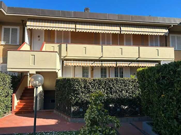 Appartamento trilocale in vendita in Massa