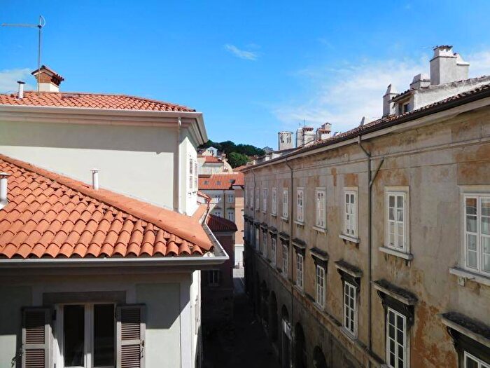 Appartamento bilocale in affitto in Città Vecchia, Trieste