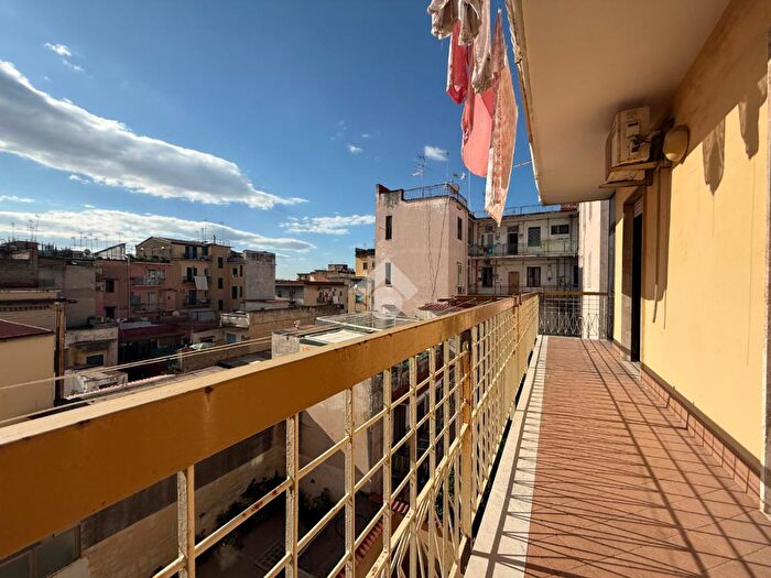Appartamento con 7 locali in vendita in Corso Secondigliano, Napoli