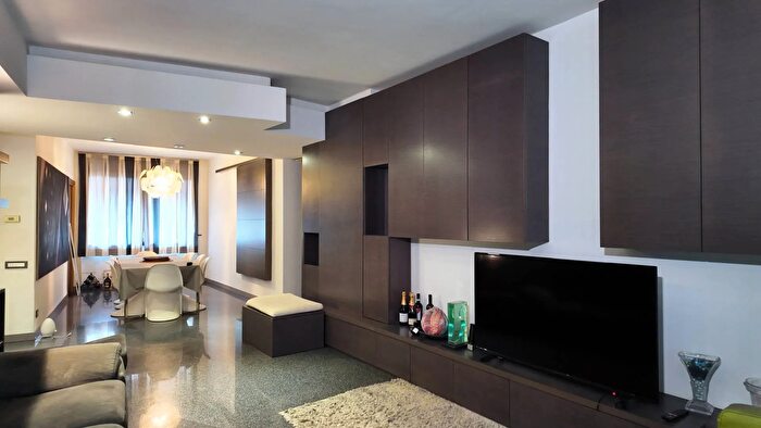 Appartamento quadrilocale in vendita in Rotonda Massimo dAzeglio, Novara